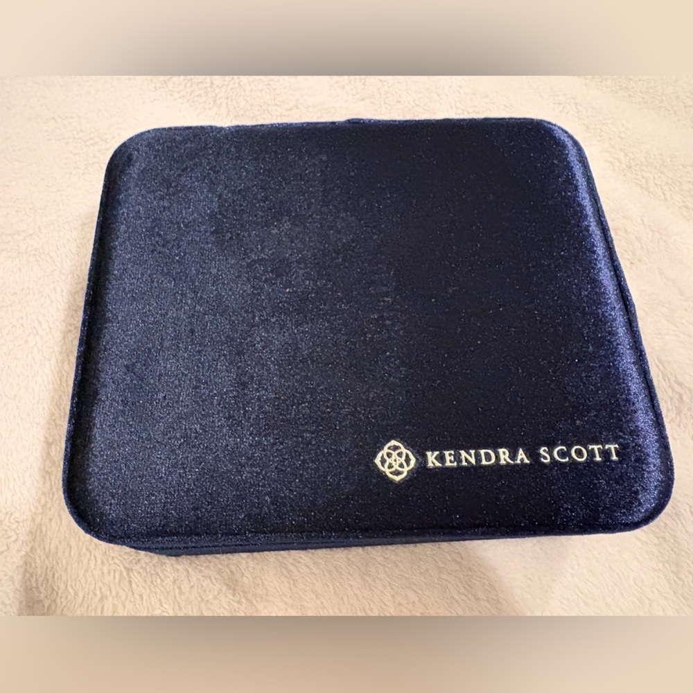 Kendra Scott Navy velvet Jewelry Case